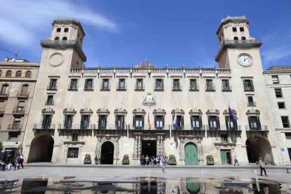 Charming & Spacious Apartment In Historic Centre & Short Walk To Beach Alicante Extérieur photo
