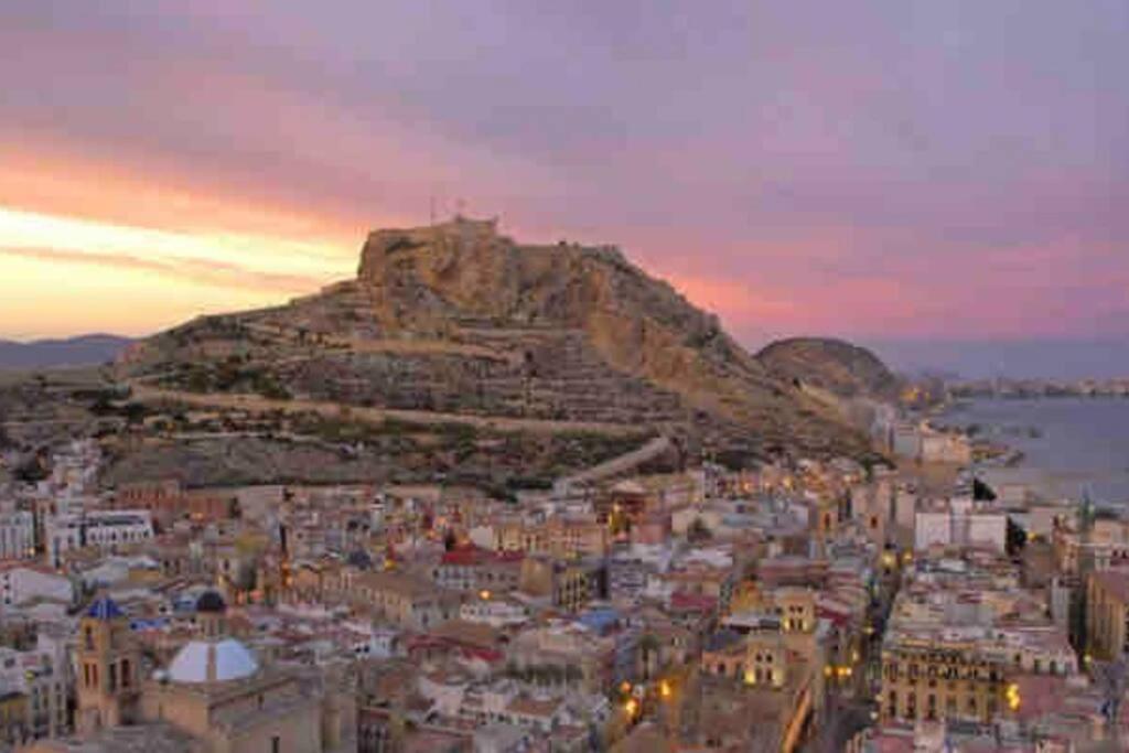 Charming & Spacious Apartment In Historic Centre & Short Walk To Beach Alicante Extérieur photo